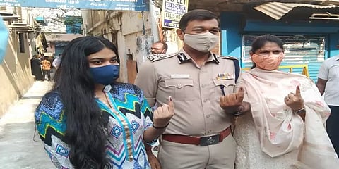 வாக்கை பதிவு செய்தார் சென்னை காவல் ஆணையர்