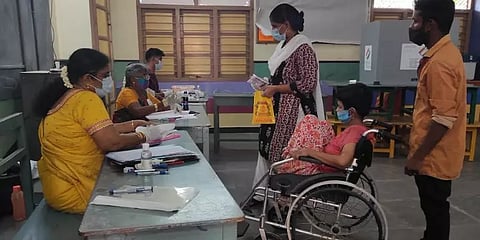 மதுரவாயல்: ஜனநாயக கடமையாற்றிய 73 வயது மாற்றுத்திறனாளி மூதாட்டி!