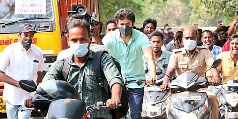 சைக்கிளில் வந்து வாக்களித்தது ஏன்? - நடிகர் விஜய் தரப்பு விளக்கம்