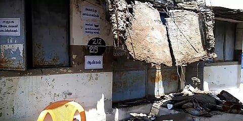 வாக்குச்சாவடி மேற்கூரை இடிந்த விபத்தில் 5 பேர் காயம்... முதுகுளத்தூரில் பரபரப்பு!