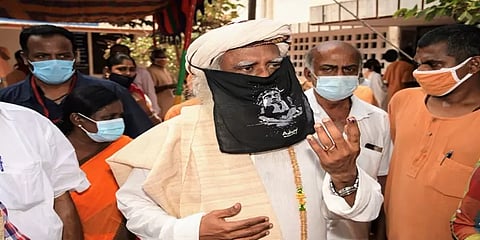 "வாக்களிக்கும்போது சாதி, மதம் பார்க்காதீர்கள்!" - கோவையில் வாக்களித்த ஜகி வாசுதேவ்