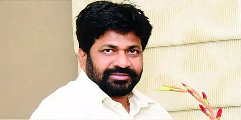 மகாராஷ்டிரா: மருத்துவமனையில் மோசமான உணவு வழங்கியதாக ஒப்பந்ததாரரை அறைந்த அமைச்சர்