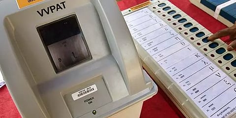 மயிலாடுதுறை: சீலிடப்பட்ட விவிபேட் இயந்திரத்தை திறந்த அதிகாரிகள்; மறுதேர்தலுக்கு கோரிக்கை