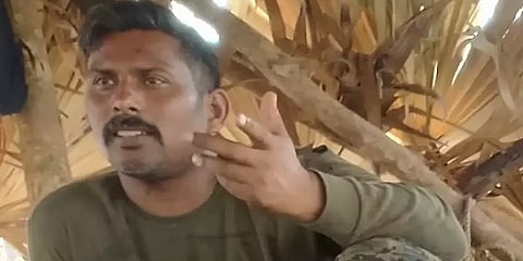 சத்தீஸ்கரில் சிறைபிடித்த படைவீரரின் புகைப்படத்தை வெளியிட்ட மாவோயிஸ்டுகள்!