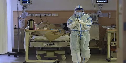 டெல்லி: சர் கங்கா ராம் மருத்துவமனையில் 37 மருத்துவர்களுக்கு கொரோனா