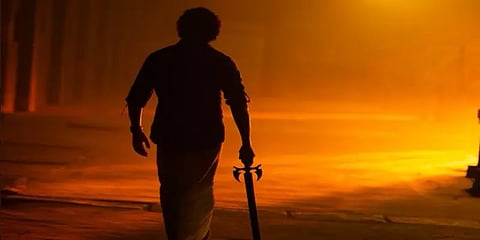 வாளேந்தி நிற்கும் சூர்யா...! ’சூர்யா 40’ படத்தின் புகைப்படம் வெளியீடு!