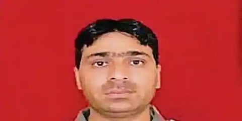 விடுமுறைக்கு வீட்டிற்கு சென்ற ராணுவ வீரர் சுட்டுக்கொலை: பயங்கரவாதிகள் தப்பியோட்டம்!