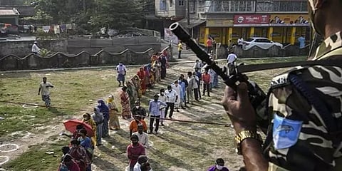 மேற்கு வங்கத்தில் 4 பேர் சுட்டுக்கொலை? - அறிக்கை கேட்ட தேர்தல் ஆணையம்