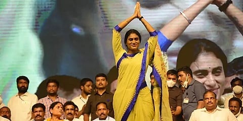 "நான் 100% தெலுங்கானாவின் மகள்!" - தனிக் கட்சியை உறுதி செய்த ஜெகனின் தங்கை ஷர்மிளா