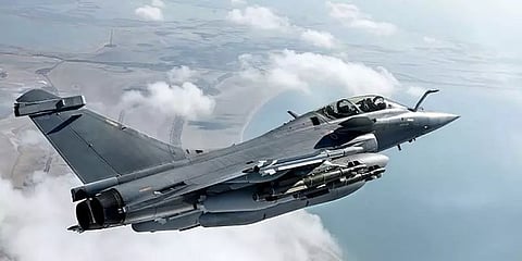 ரஃபேல் விவகாரத்தில் 'இடைத்தரகர்' - பிரெஞ்சு ஊடகத் தகவலை சுட்டிக்காட்டி காங்கிரஸ் சாடல்