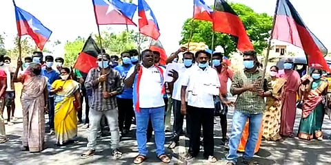 “புகார் மீது நடவடிக்கை இல்லை”-காவல்துறையை கண்டித்து திமுக கூட்டணி கட்சிகள் சாலை மறியல்