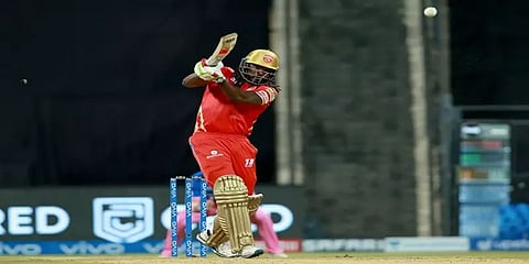 ஐபிஎல் அரங்கில் 350 சிக்ஸர்களை கடந்த முதல் வீரர்: புதிய சாதனையை படைத்தார் கிறிஸ் கெய்ல்!