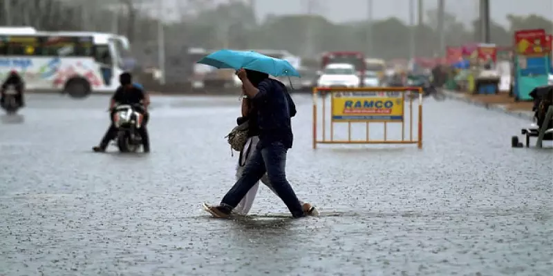 தமிழகத்தில் 3 மணிநேரத்தில் 8 மாவட்டங்களில் மழைக்கு வாய்ப்பு - வானிலை மையம்
