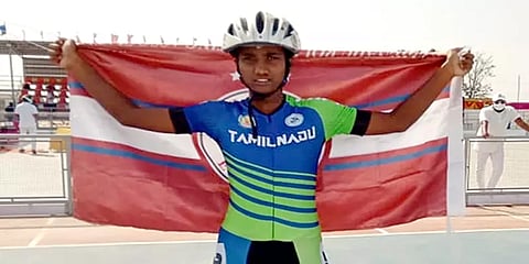 தேசிய அளவிலான ரோலர் ஸ்கேட்டிங் போட்டியில் 3 பதக்கங்களை வென்று மதுரை மாணவி சாதனை
