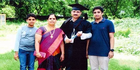 ஆந்திரா: அடுக்குமாடி குடியிருப்பில் தீவிபத்து- ஒரே குடும்பத்தைச் சேர்ந்த 4 பேர் உயிரிழப்பு