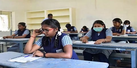 கொரோனா கட்டுப்பாடுகளுடன் பிளஸ் 2 மாணவர்களுக்கான செய்முறை தேர்வு தொடக்கம்!