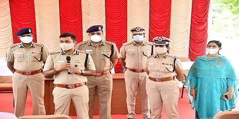 "நாள் ஒன்றுக்கு 15 காவலர்கள் கொரோனாவால் பாதிக்கப்படுகின்றனர்” - சென்னை காவல் ஆணையர்