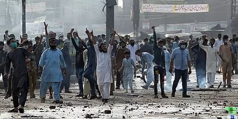 பிரான்ஸுக்கு எதிராக பாகிஸ்தானில் போராட்டம்... டிஎல்பி கட்சிக்கு 'அஞ்சும்' இம்ரான் அரசு!