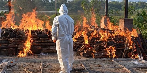 வரிசையில் சடலங்கள்... அரசின் முரண்பட்ட தகவல்... - குஜராத் உண்மை நிலவரம் என்ன?