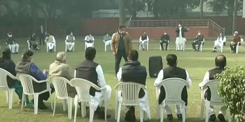 "25 வயதுக்கு மேற்பட்டோர் தடுப்பூசி போட்டுக்கொள்ள வழிவகை செய்க" - சோனியா வலியுறுத்தல்