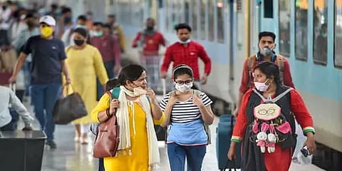 ரயில்கள், ரயில் நிலையங்களில் முகக்கவசம் இல்லாவிட்டால் ரூ.500 வரை அபராதம் அமல்