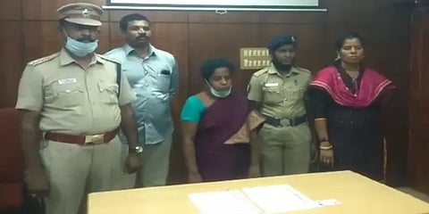 மூதாட்டியிடம் மாற்று ஏடிஎம் கார்டை கொடுத்து ரூ.5.65 லட்சத்தை திருடிய பெண் கைது