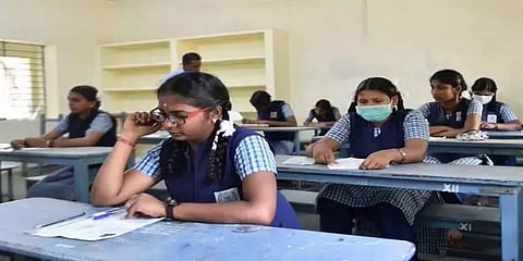 தமிழகத்தில் பன்னிரெண்டாம் வகுப்பு பொதுத்தேர்வு ஒத்திவைப்பு!