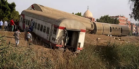 எகிப்து: பயணிகள் ரயில் தடம் புரண்டு விபத்து; 10க்கும் மேற்பட்டோர் உயிரிழப்பு!