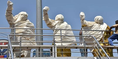 பொது இடங்களிலுள்ள அனுமதி பெறாத சிலைகளை அகற்ற உயர்நீதிமன்ற மதுரைக்கிளை உத்தரவு!