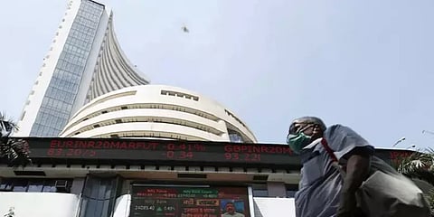 கொரோனா 2-ம் அலை எதிரொலி: பங்குச்சந்தைகளில் தொடரும் வீழ்ச்சி!