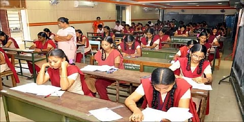 10 ஆம் வகுப்பு மாணவர்களுக்கு பள்ளி அளவில் தேர்வு?