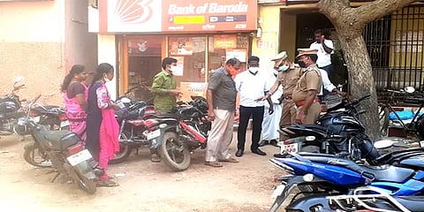 மன்னார்குடி: அரசுப்பள்ளி ஆசிரியரின் கவனத்தை திசைதிருப்பி ரூ. 4.60 லட்சம் கொள்ளை