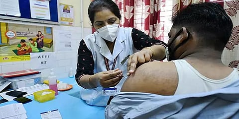 தமிழகத்தில் அனைவருக்கும் இலவசமாக தடுப்பூசி - தமிழக அரசு அறிவிப்பு