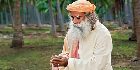 மண்ணையும் மக்களையும் காக்க மரம் நடுவோம் - ஜகி வாசுதேவ்