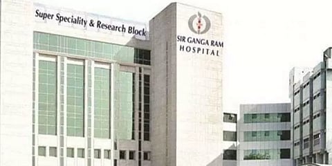 டெல்லி: ஆக்ஸிஜன் தட்டுப்பாட்டால் 24 மணிநேரத்தில் 25 நோயாளிகள் பலி; அபாயத்தில் 60 பேர்