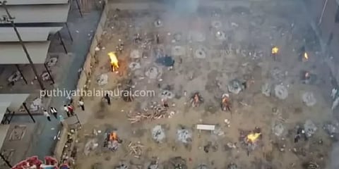 ஓய்வில்லாமல் இயங்கும் உடல் தகன மையங்கள்: கொரோனாவின் கொடூரத்தை உணர்த்தும் காட்சிகள்