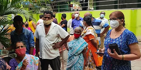 சென்னை: கோவாக்சின் 2-ம் டோஸுக்காக அலைக்கழிக்கப்படும் அபிராமபுர மக்கள்!