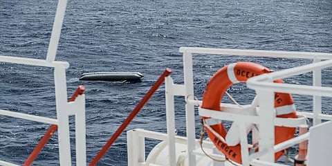 லிபியாவில் அகதிகள் படகு கவிழ்ந்து விபத்து: 130 பேர் நீரில் மூழ்கி உயிரிழப்பு