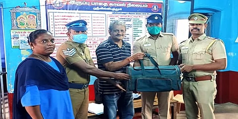 ரயிலில் தவறவிட்ட 18 பவுன் நகை: பயணியிடம் பத்திரமாக ஒப்படைத்த ரயில்வே காவல் துறை!