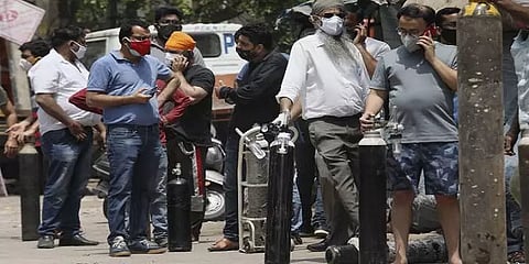 "ஆக்சிஜன் சப்ளையை தடுக்கும் எவரையும் தூக்கிலிடுவோம்!" - டெல்லி உயர் நீதிமன்றம் காட்டம்