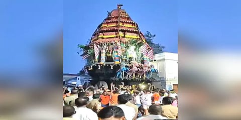 திருநெல்வேலி: முழு ஊரடங்கை மீறி நடந்த பெருமாள் கோவில் தேரோட்ட திருவிழா!