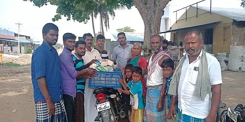 பெரம்பலூர் : ஊரடங்கு காலத்தில் உதவிக்கரம் நீட்டிய "நம்மால் முடியும் நண்பர்கள் குழு"