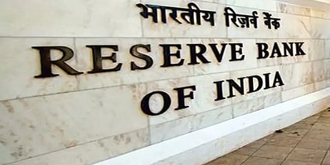 புதிதாக அமெரிக்கன் எக்ஸ்பிரஸ் கார்டுகளை விநியோகிக்க ரிசர்வ் வங்கி தடை