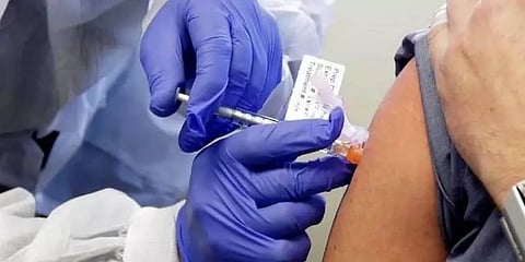 கொரோனா தடுப்பூசி மையங்களுக்கு செல்லும்போது கடைபிடிக்க வேண்டியவை: மருத்துவரின் வைரல் வீடியோ