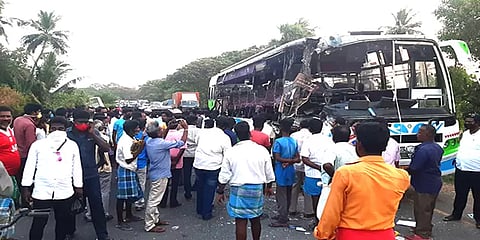 செங்கல்பட்டு: 2 பேருந்துகள் நேருக்கு நேர் மோதி விபத்து: 3 பெண்கள் உட்பட 4 பேர் உயிரிழப்பு