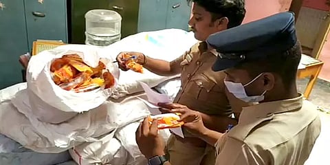 திருவள்ளூர்: வீட்டில் பதுக்கி வைத்திருந்த ரூ.3 லட்சம் மதிப்புள்ள 600 கிலோ குட்கா பறிமுதல்