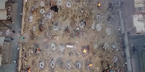 அரசு தரவுகளைவிட எரியூட்டப்படும் சடலங்கள் அதிகம்: டெல்லி கொரோனா பலி எண்ணிக்கையில் குழப்பம்