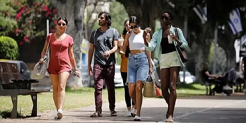 தடுப்பூசியே பேராயுதம்: கொரோனாவை வென்று இஸ்ரேல் சாதித்தது, இந்தியாவுக்கும் சாத்தியமா?