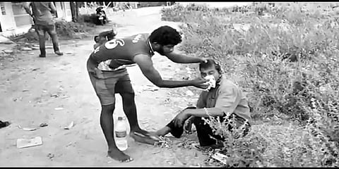 கஞ்சா விற்பனை செய்பவரை கைது செய்ய ஆந்திரா சென்ற தமிழக போலீசார் மீது குண்டு வீச்சு