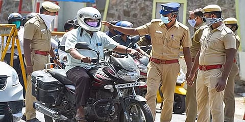 14 காவலர்கள் கொரோனாவால் உயிரிழப்பு: காவல்துறையினருக்கான வழிகாட்டு நெறிமுறைகள் வெளியீடு